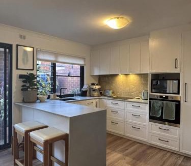 Highgate House | 2 Bedroom Modern Townhouse