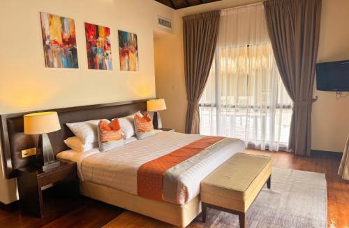 Sungai Pelek Ski Chalet | 2 Bedroom plus Study Villa over Water, Open Sea - Golden Palm Tree, Malaysia