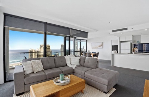 Surfers Paradise Apartment | 2 Bedroom SPA Unit with Ocean Views - Q Stay