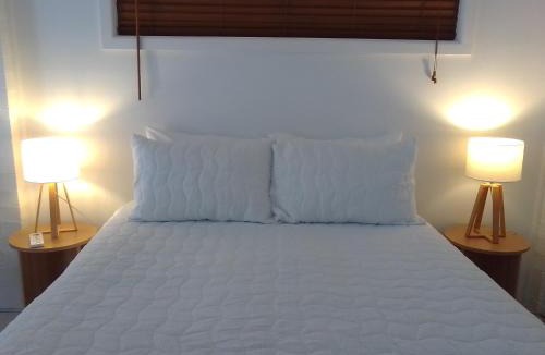 Long Jetty House | 2 bedrooms private bathroom 2 queen beds own entry