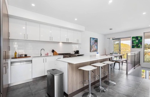 North Perth House | 2 Chic Stylish Modern Family on Charles sleeps 6, location