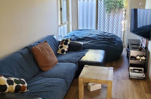 Carlisle House | 2 homely rooms with private bathroom