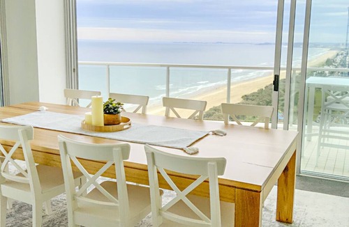 Broadbeach Apartment | 2 Level 3 bedroom luxury apartment with 180 degree views