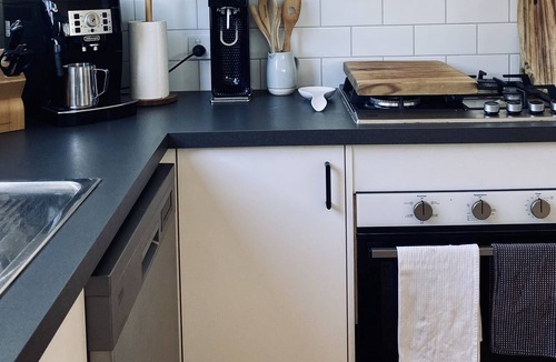 Wamberal House | 2 minutes walk from Spoon Bay Beach