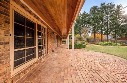 Warrandyte Villa | 2 Single BR and 1Bd w/Cot and Shared Amenities!