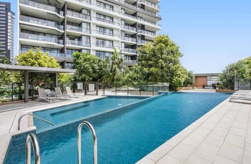 Newstead Apartment | 2-storey Apartment with Pool, Gym and BBQ - Q Stay
