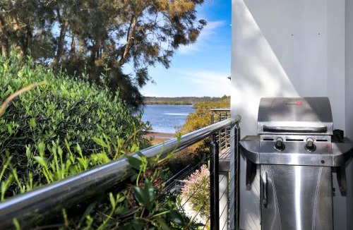 Tea Gardens House | 2 The Pier - Elegance by the Water