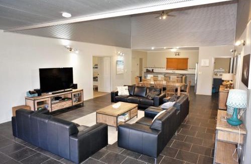 Exmouth House | 2 Trout Place