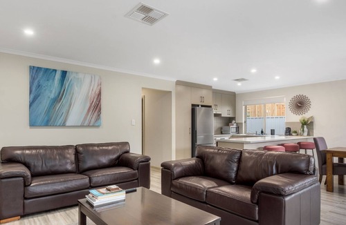 Normanville House | 2 Ulonga Court Normanville