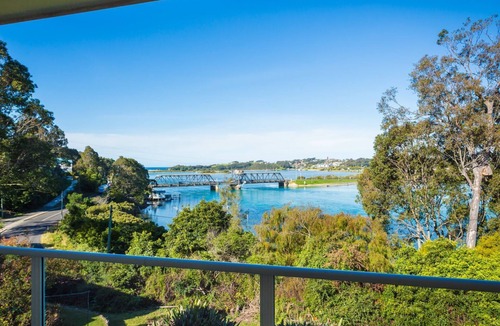 North Narooma House | 2 Water Crescent - Retro Haven