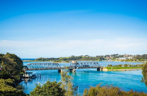 North Narooma House | 2 Water Crescent - Retro Haven
