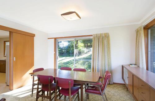 North Narooma House | 2 Water Crescent Retro Haven