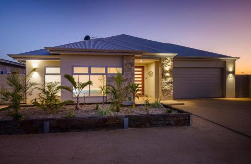 Exmouth House | 20 Madaffari Drive