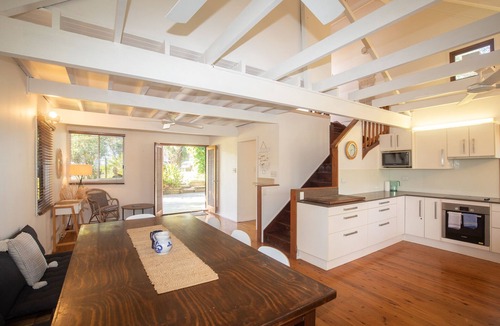 Point Lookout House | 20 Yarrong Rd - a very large house split over three levels
