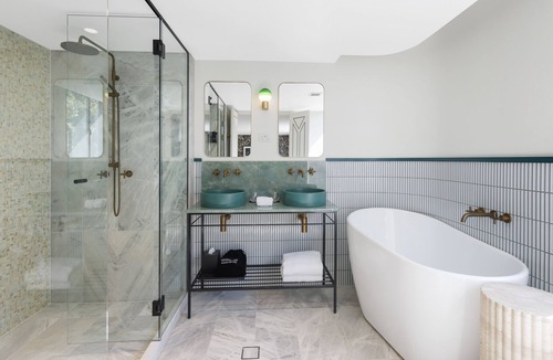 Surry Hills Hotel | 202 Elizabeth