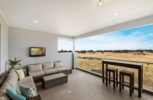 Normanville House | 21 30 Troon Drive