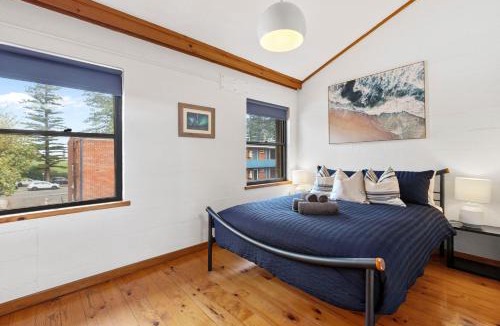 Cottesloe Apartment | 21 Cottesloe Steps to beach - sleeps 3