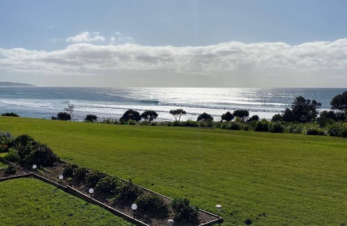 Lennox Head Apartment | 21 The Quarterdeck Stylish waterfront accommodation