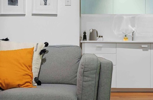 Highgate Apartment | 22 Heavenly Highgate 2 Bedrm & Parking-Walk to HBF