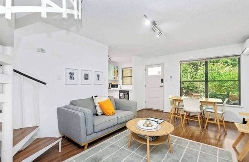 Highgate Apartment | 22 Heavenly Highgate 2 Bedrm & Parking-Walk to HBF