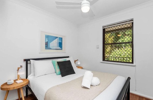 Highgate Apartment | 22 Heavenly Highgate 2 Bedrm & Parking-Walk to HBF