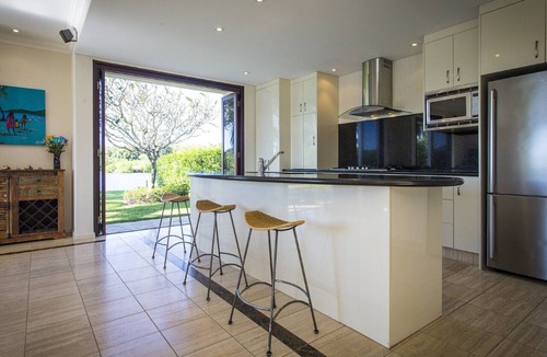 Port Douglas House | 22 Ruby Close - 5 Bedroom Home on the Lake