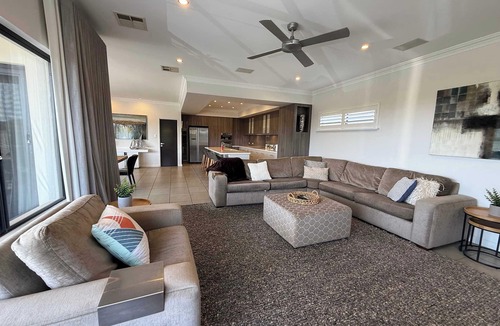 Ocean Reef House | 23 Coastline 3-Level Luxe Home Theatre &Pool House
