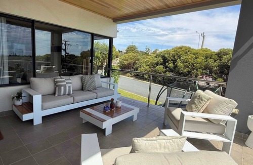 Ocean Reef House | 23 Coastline 3-Level Luxe Home Theatre &Pool House