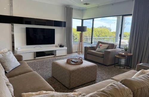 Ocean Reef House | 23 Coastline 3-Level Luxe Home Theatre &Pool House