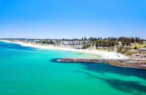 Cottesloe Apartment | 23 Cottesloe Steps to beach - sleeps 3 NO WIFI