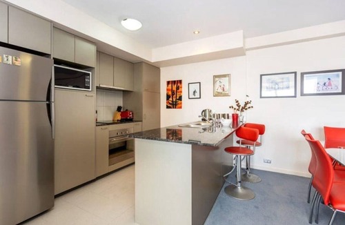 East Perth Apartment | 24 Amazing Adelaide Tce 2BR 2BA Location
