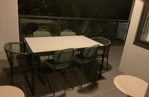 Kangaroo Point Apartment | 24 Bromley St private room in a luxurious shared apt