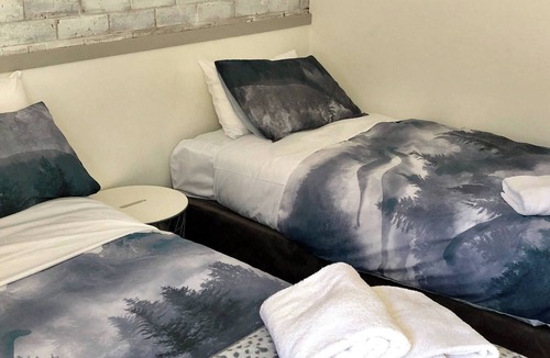 Hotham Heights Apartment | 24 Hotham 3 Bedroom Renovated Apartment