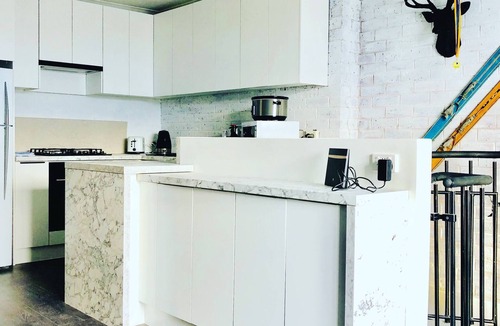 Hotham Heights Apartment | 24 Hotham 3 Bedroom Renovated Apartment