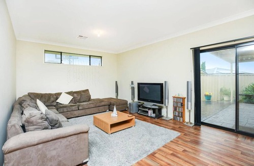 Normanville House | 24 Shakeshaft Drive, Normanville