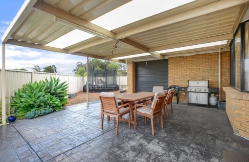 Normanville House | 24 Shakeshaft Drive, Normanville