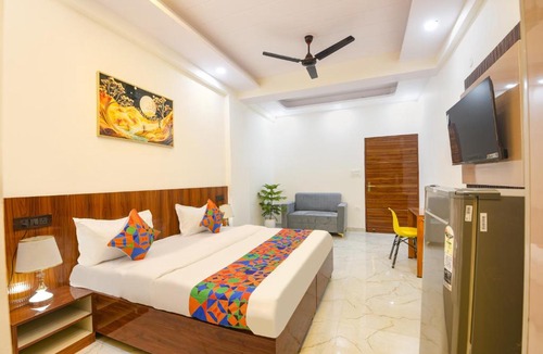 Sector 32 Hotel | 24xLiving