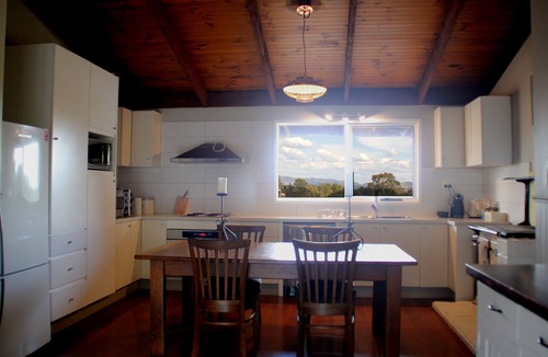 Yackandandah House | 25 acre private farm house less than 3km to Yackandandah township