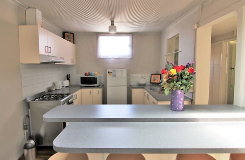 Bathurst House | 250 William - Bathurst NSW 3 Bedrooms close to Mount Panorama and the CBD