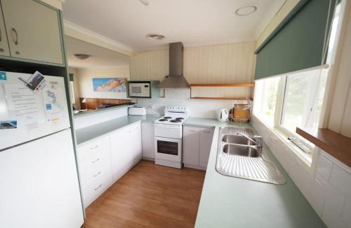 Sandy Point House | 27 Beach Parade Sandy Point Stay 3 Pay 2 Winter Special