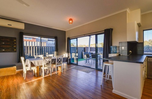 Exmouth House | 27 Osprey Way - Situated a stones throw from the beach