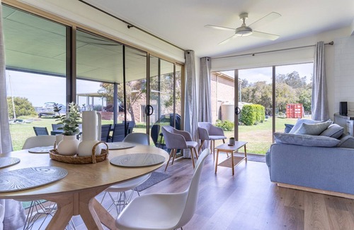 Pindimar House | 295 Warri Street Pindimar North