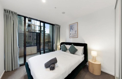 Reid Apartment | 2B-1BR-1Car-Courtyard-CBD-Shops