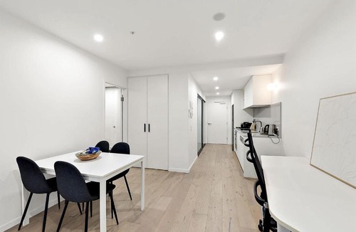 Reid Apartment | 2B-1BR-1Car-Courtyard-CBD-Shops