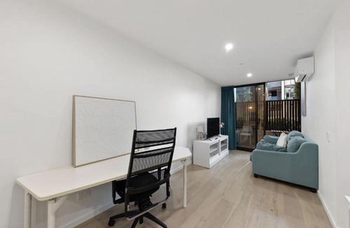 Reid Apartment | 2B-1BR-1Car-Courtyard-CBD-Shops