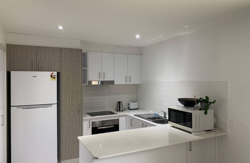 Braddon Apartment | 2B/2B, pets allowed, flexible bedding, ground floor courtyard