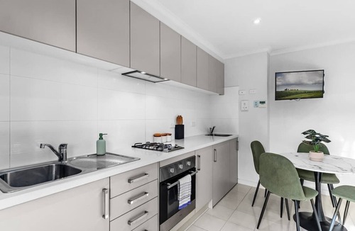 Oaklands Park House | 2b1b Adelaide Base Near Westfield