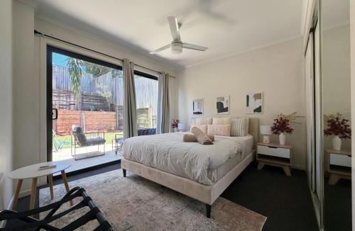 Norman Park Apartment | 2B2B Apt with courtyard - Close to CBD - Free parking