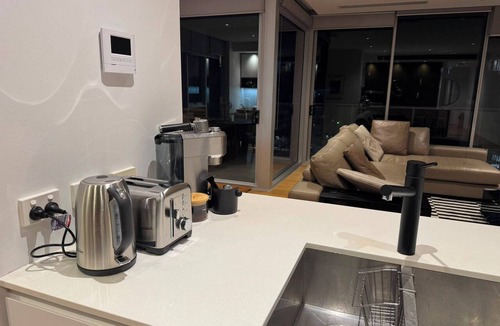 Capital Hill Apartment | 2B2B Executive Residence in Barton, 7-9 min walk to PH, M-Oval & Lake BG