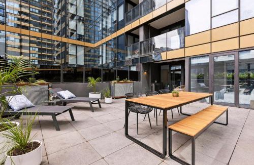 Docklands Apartment | 2Bdrm Apt with Lge Terrace near Sthn Cross Station